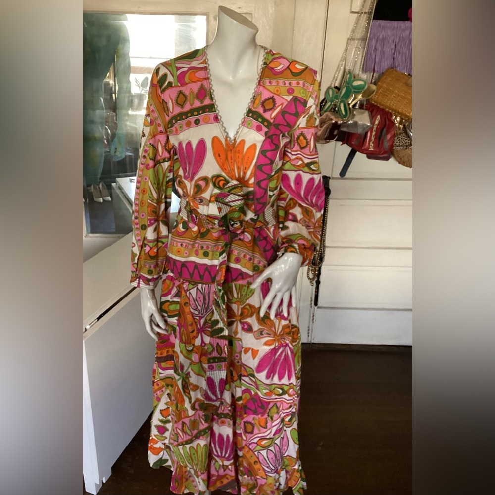 NWT  ZARA floral pucciesque